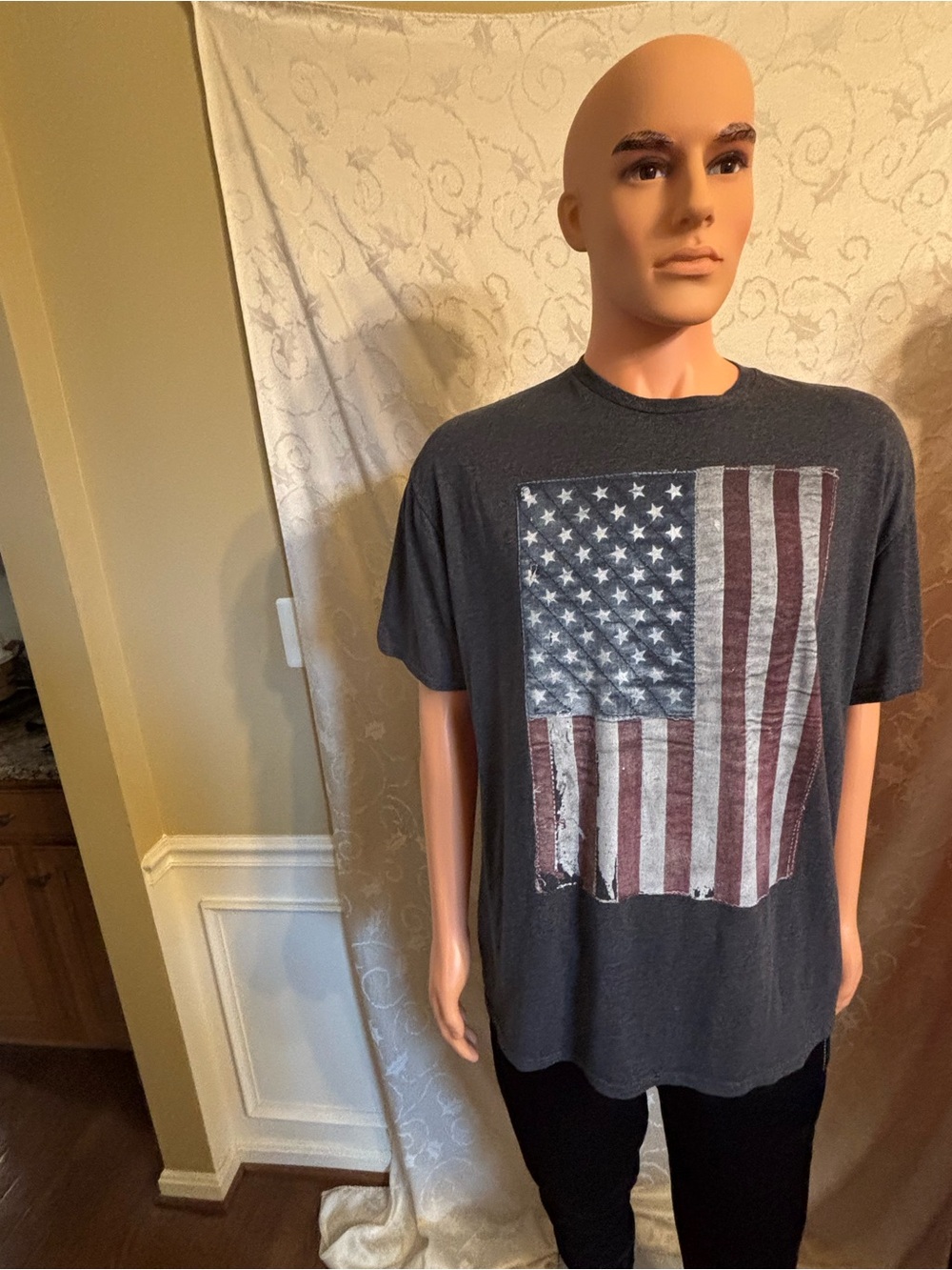 015 Well Worn Los Angeles Mens 2XL Gray Sideways Flag T-Shirt (Good Condition)